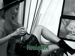 MoniqueM